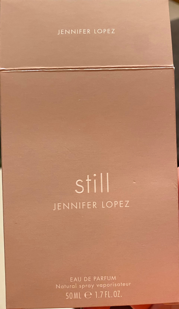 【香水】JENNIFER LOPEZの「Still」という香水ですが、 何故サイトによって価格が全然違うのですか？ 50ml 3千円台のものを購入しましたが、学生の頃テキトーに買った安物の香水の...