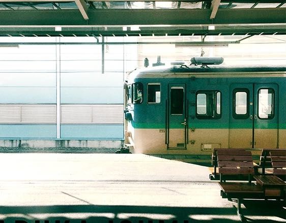 この写真の駅を探しているのですがわかる方いらっしゃいますか？電車は多分115系信州色だと思うんですが……