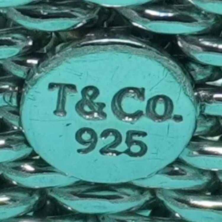こちらのTiffanyの刻印は本物でしょうか？廃盤のアイテムを購入