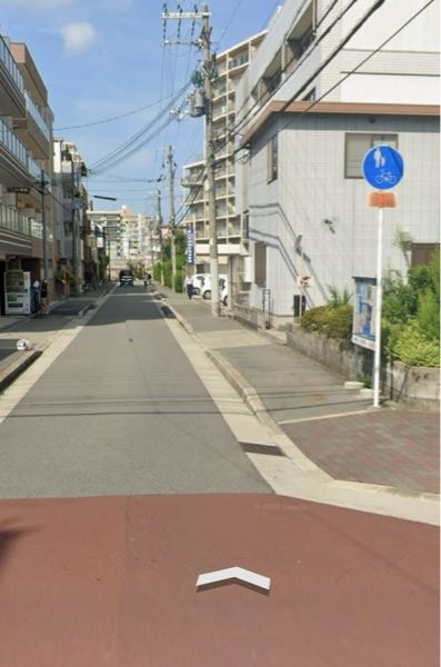 この標識があるこの道は標識の下の時間内はバイクや車は通ることができないということであってますか？