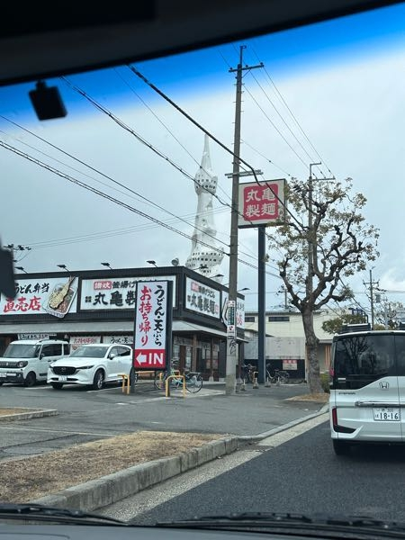 大阪の富田林方面で巨大な白い塔を見たのですが、 これは何か分かる人居ますか？