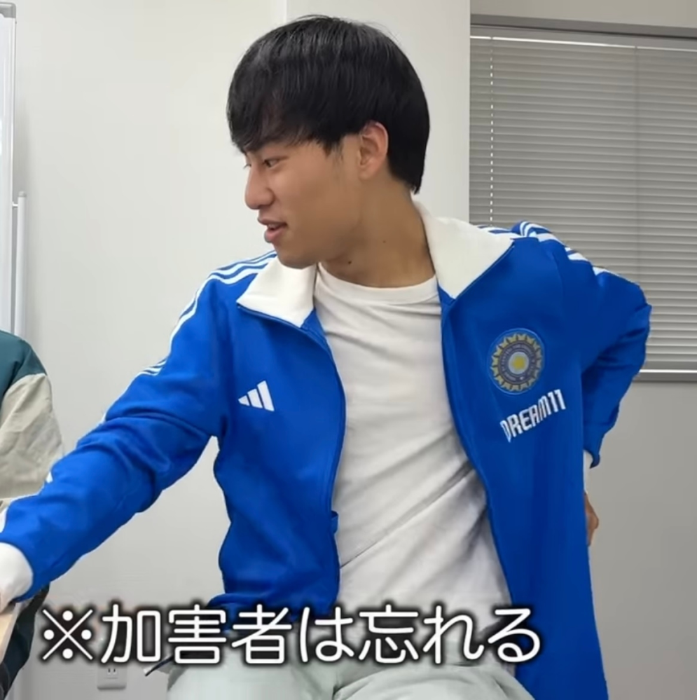 いだちゃんねるのコバがよく着ているタンクトップのサッカー