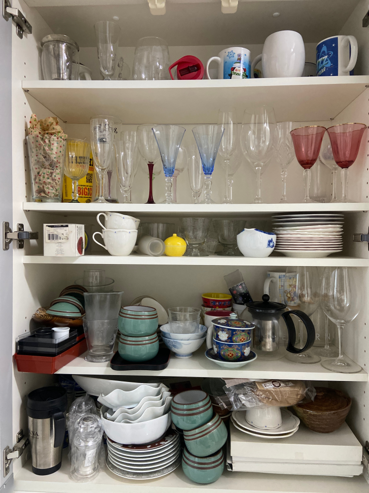 食器棚の中を使いやすく整理するにはどうしたらよいか具体的にアドバイ 