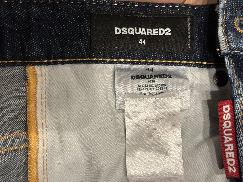 先日メルカリでDSQUARED2のデニムを購入しました。ルーマニア製でタグ 