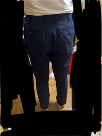 先日オーダースーツしてきました。出来上がったやつを着用してみるとあ  