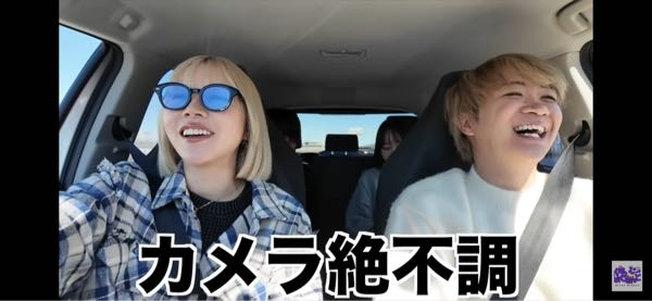 超人気ブティック コムドットのコラボ動画でくれまぐのエアちゃんがつけているこの 小物