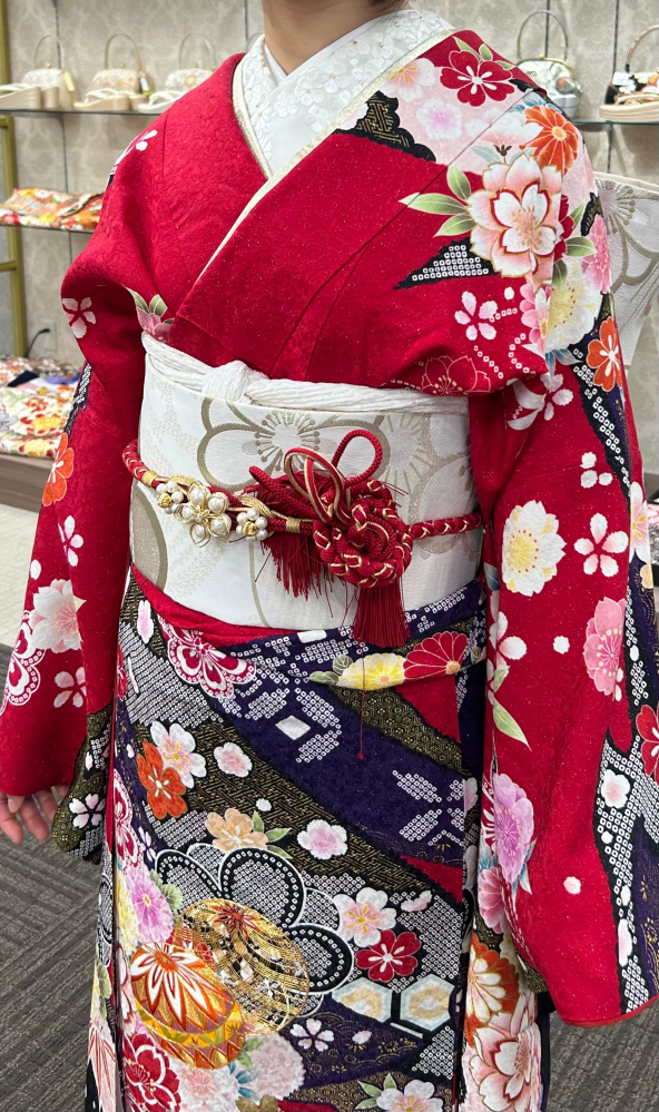 成人式の振袖コーディネートについて質問です。帯揚げの色を悩んでいま 