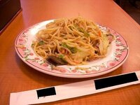 王将の焼きそばはしょうゆ味？ソース味？ 餃子の王将の焼きそばですがしょうゆ味とソース味とありますね。みなさんどちらが好きですか？
私は昔からしょうゆ味が好きです。理由も添えてお答えいただければうれしいです。