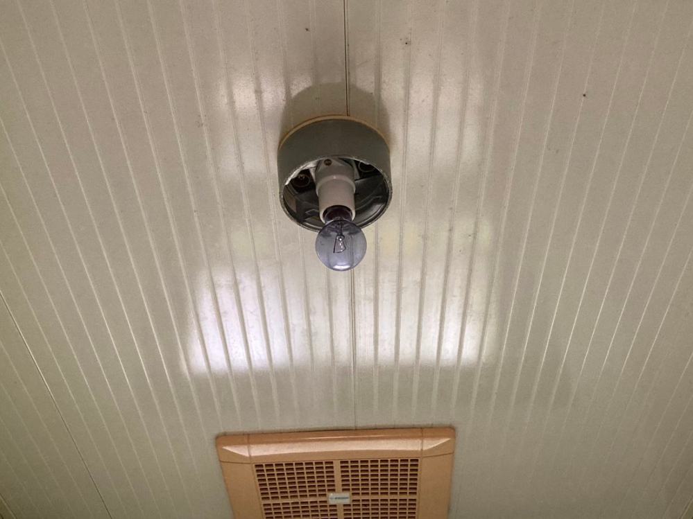 電球はカバーを付けずに使っても問題ないですか？
