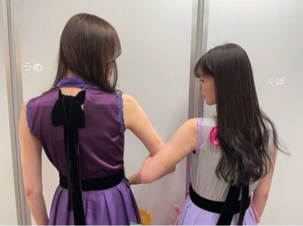 この写真のこちらから見て、左の娘(うめちゃん)と右の娘(くぼちゃん)どちらの娘の方が二の腕細いと思いますか？