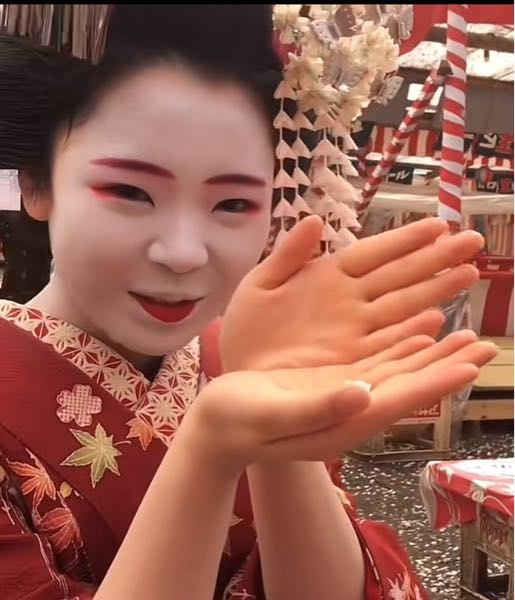 画像の舞妓さんは誰ですか？君宙さんですかね？