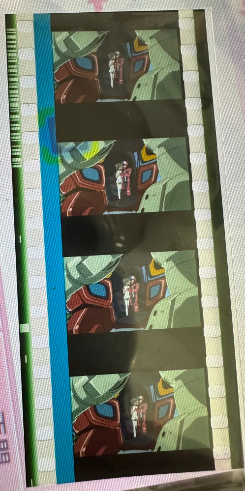 数年前のガンダム閃光のハサウェイの入場者特典で画像のものを貰ったのですが、何のガンダムのシリーズかご存知の方、キャラクターの名前がわかる方いらっしゃいましたらご教授いただけると助かります。 よろしくお願いいたします。