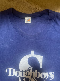 今日は古着屋さんにて、三角タグのHanesのTシャツが2000円ほどで売られ 