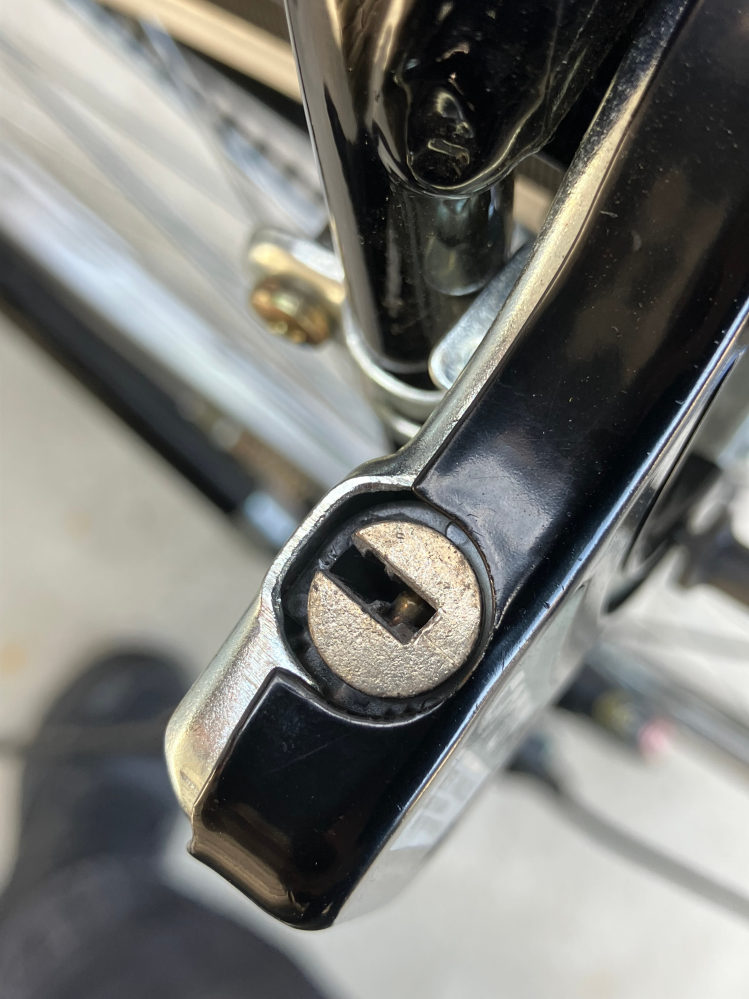 今年の3月末に買った自転車が、今日急に鍵が刺さらなくなりました 