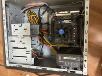 古めのパソコンです。他のPCでモニターの動作を確認したところ