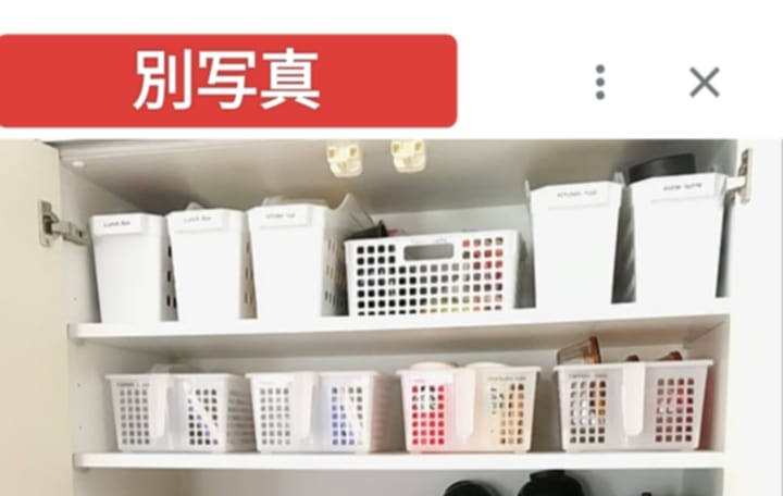 賃貸マンションに引越してきて台所の収納に困っています。 食器棚はないのですが まだなべ・フライパン４つ。皿・茶碗の食器類もあわせて２０個程度程度なので シンクやガス台の下にしまいたいです。 （冷蔵不要の食品ストックもここに収めたいです） ここで写真がアップできないので 似ている写真だとこのサイトの一番上のシンク下写真です。 https://casamia.trust5.co.jp/blog/post_59251/ 棚を作って箱で収納する案【←別写真】がよく見ますが 私は腰痛もちで屈むのと腰が痛いのでやりたくないです。 引き出しのようにスライドで物が出せたら最高ですが、 うちの旦那に相談してもいいアイデアもなく。 腰痛なく箱方式じゃない収納術ないですか？