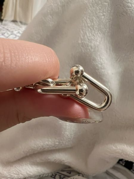 ティファニーのハードウェアのブレスレットについて質問です。ハード