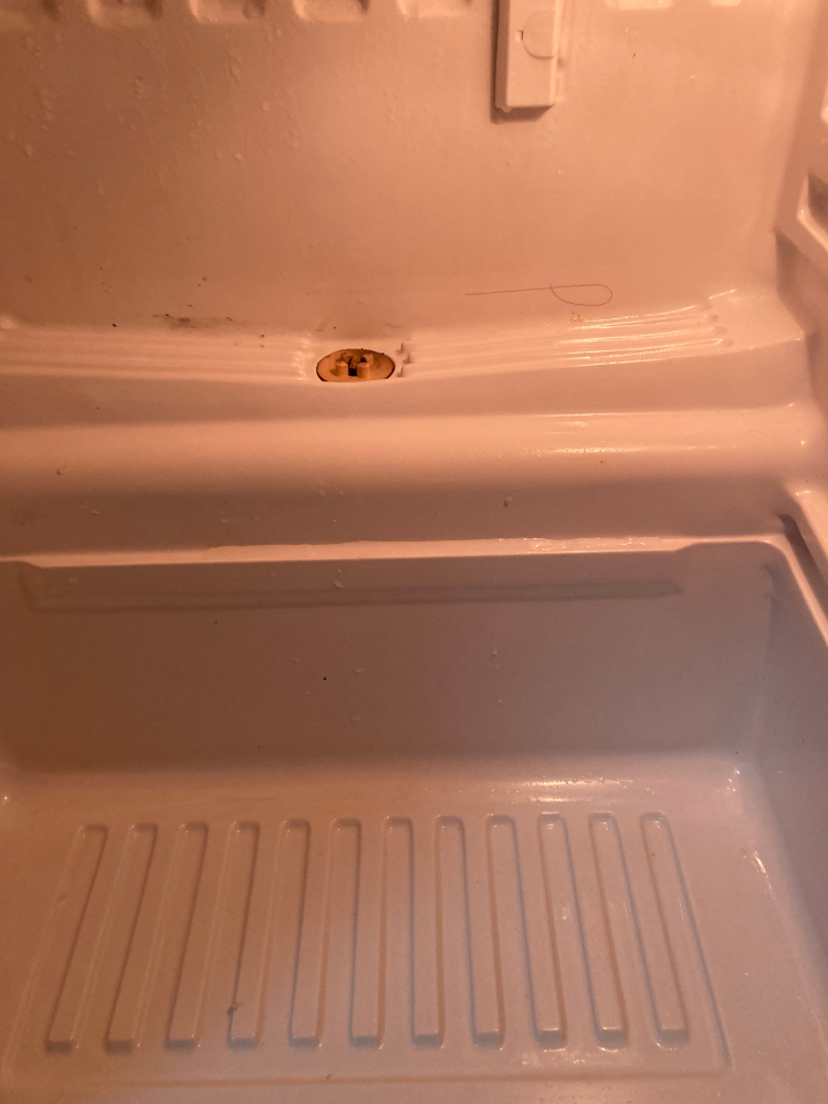 買ったばかりの冷蔵庫です。 - 冷凍室の側面が凍っていて、開けると 