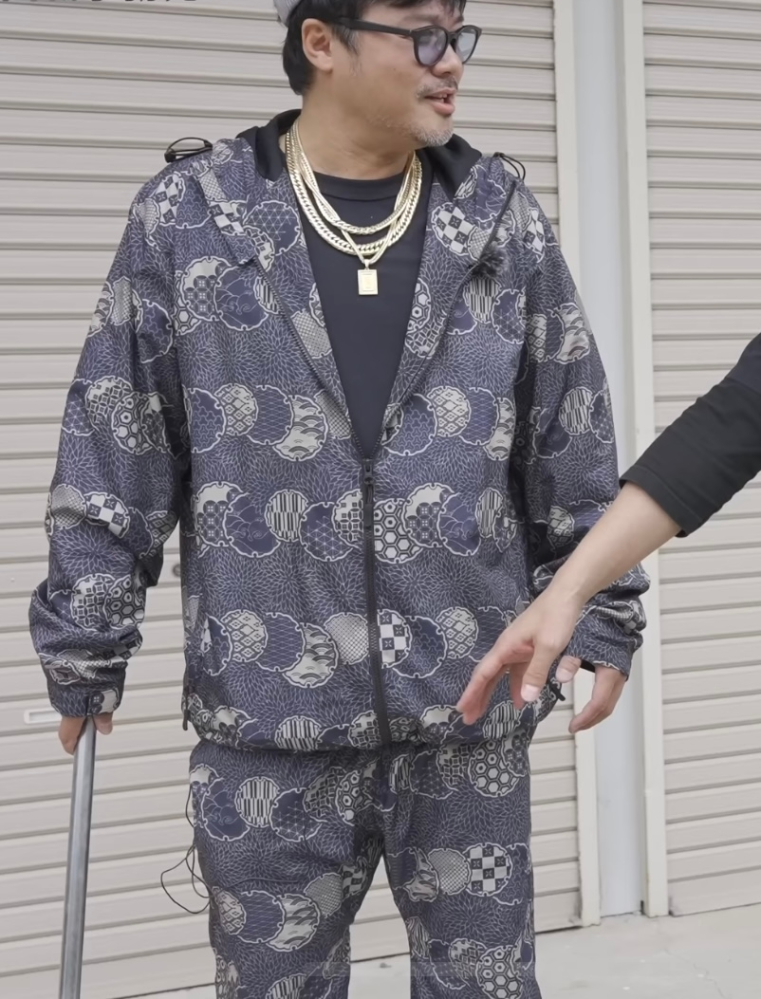 服についての質問です。 - 佐田ビルダーズの佐田さんがよく着ている 