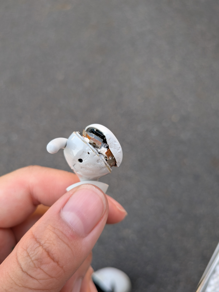 至急】私のイヤホン…うん。ごめんなさい…。通学中には、しまおうと 