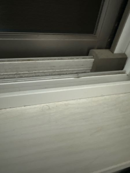 窓側エアコン 値段下がりました 窓用エアコンについて質問です。窓枠よりも