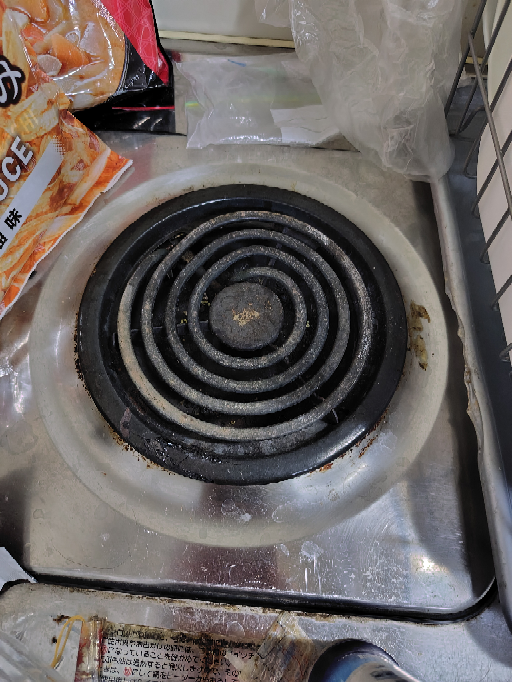 このような古い電気コンロなのですが、IHクッキングヒーターに替えて 