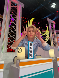 ジャニーズ内輪 ジャニーズのライブってめくる型のうちわのリング？ってサイズ