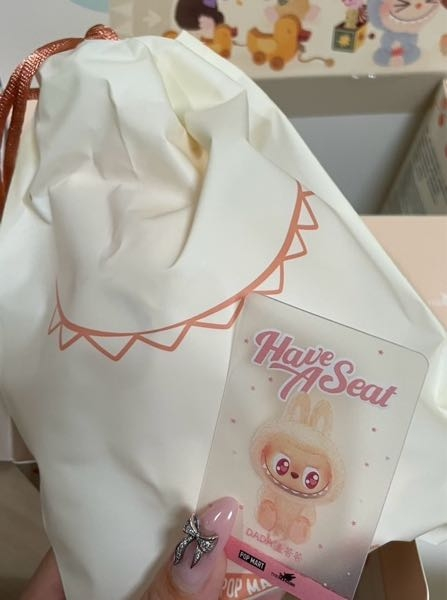 ラブブを箱で購入したのですが、箱の中身が、4つは普通のパッケージだ