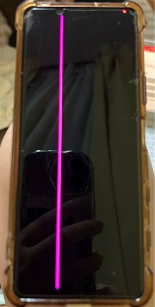 昔使用していたAndroidのスマホ画面に突然ピンクの縦線が入りました 