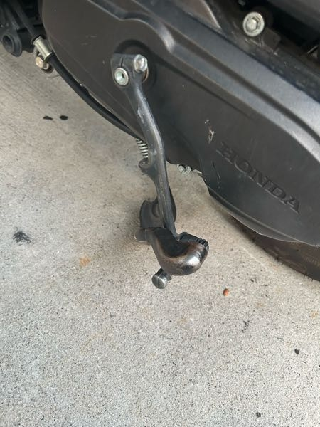 もも 原付バイクのキックスタートとセンタースタンドが絡まってしまい