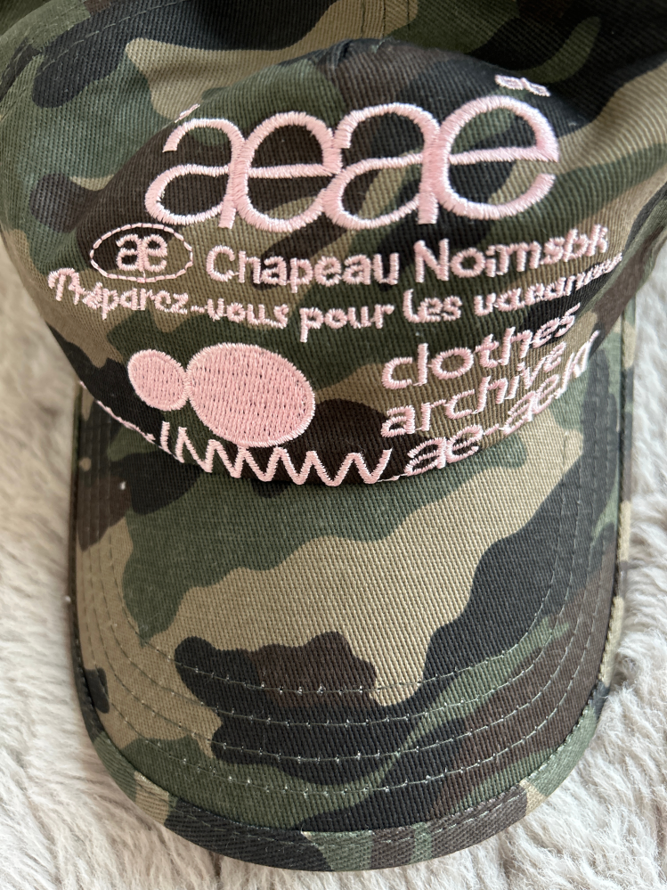 このaeaeのキャップは偽物でしょうか？公式ショップでいつも売り切