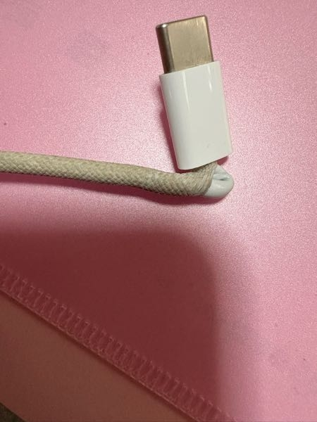 iPhone買ったときに付属でついてくるType-Cの充電器です。 - Yahoo