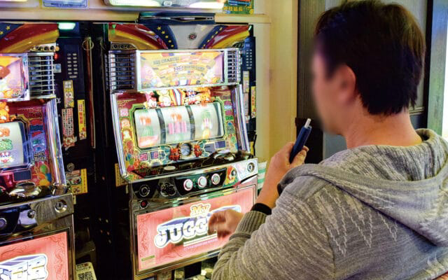 家スロ用にリゼロの実機を購入したのですが、電源をつけた時や