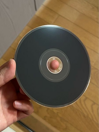 開封した直後にスリーブに入れました。傷なし、未使用 メルカリショップで買ったCD&BDですが、新品未使用のはずが