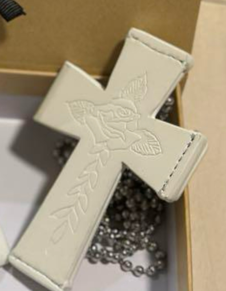 SCULPTORのクロスネックレスをメルカリで購入しようと考えてい