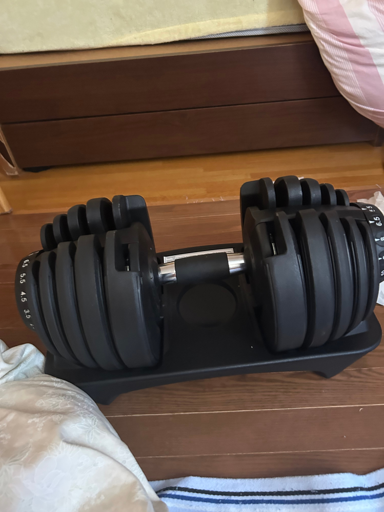 先日可変式ダンベルを買ったのですが、右側のダイヤルが回らなくなりま