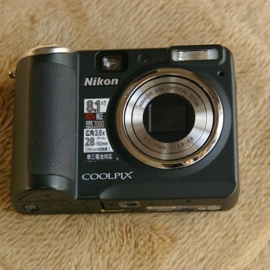 デジカメについて質問です。coolpixp50を購入したのですがスマホに転送