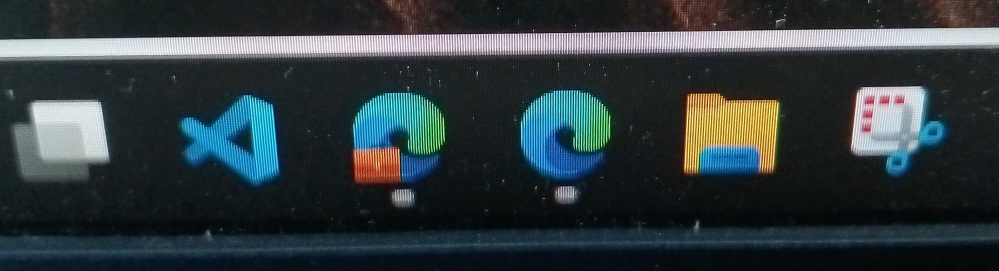 超至急 画像なんですが、 前は右のアイコンの左下に自分のユーザーアイコンがあって、2種類使い分けてたのですが 、自分のユーザーアイコンつけていたほうをうっかりピン留めから外してしまい、 右のアイコン押しても、前に別用に触れていたらそっちが開くようになって不便です。 以前みたいに戻す方法はありますか？