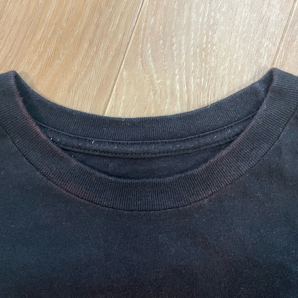 目立った キズ 汚れ ありません メルカリで目立つ汚れなしと書かれた、Tシャツを購入しました。届いた