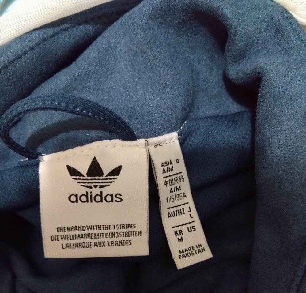 メルカリで中国限定のadidasチャイナトラックジャケットを購入し