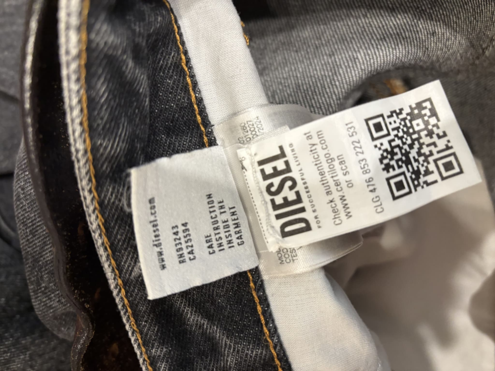 メルカリで購入したディーゼルのパンツですが本物かどうかわからないで