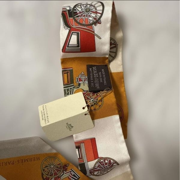 エルメスの商品が偽物か見分けていただきたいです。HERMESのツイ