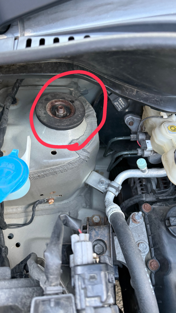 今日、日産モコの車検をしてきました。フロント左右アッパーマウントの