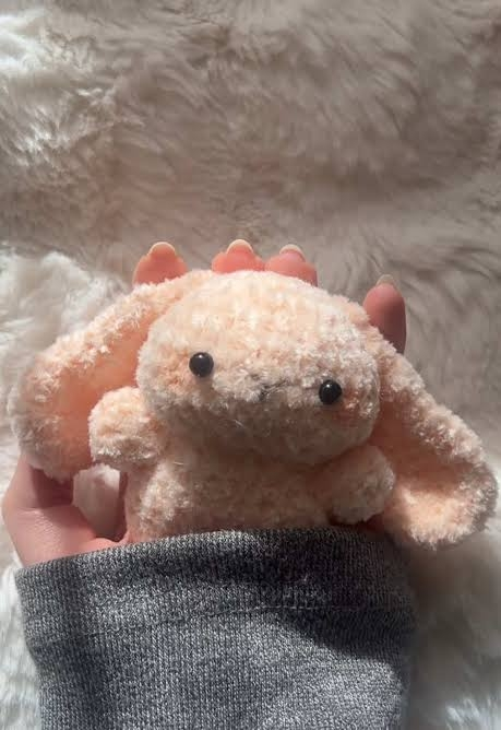 このうさぎの耳みたいな大きい垂れ耳を編みたいのですがどう編めば良い