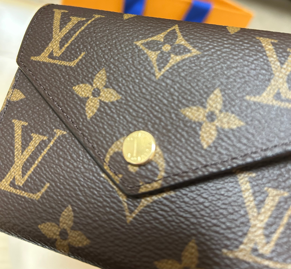 今日ルイヴィトンの財布を店舗で買いました。店舗で確認した時は気づか
