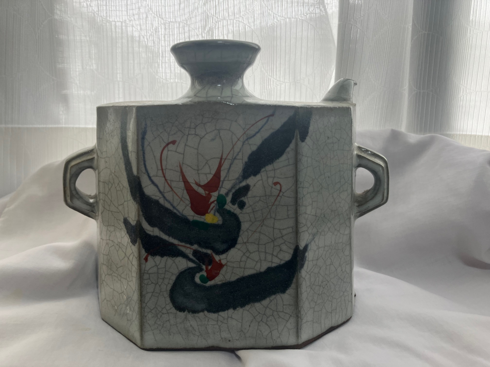 鉱物か?陶器か分かりません。 鉱物か?陶器か分かりません。