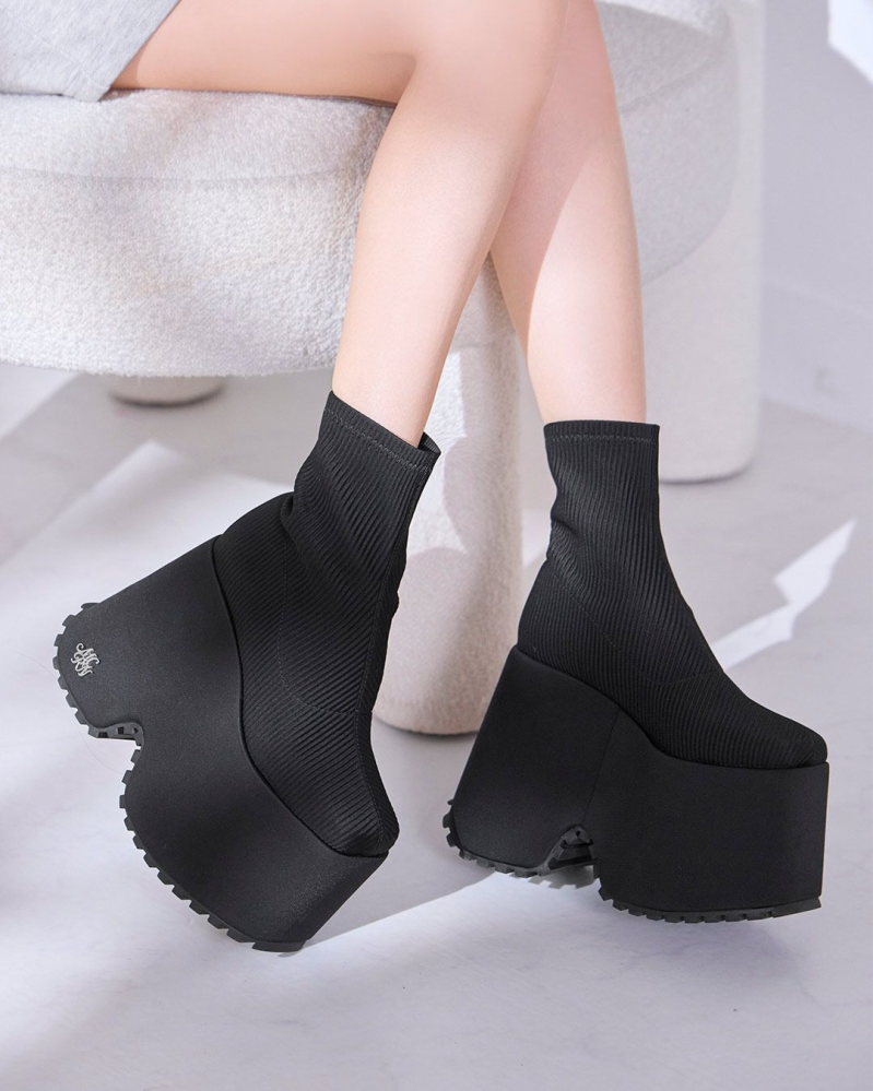 ミシェルマカロンのショートブーツを買ったのですがとても後悔してい