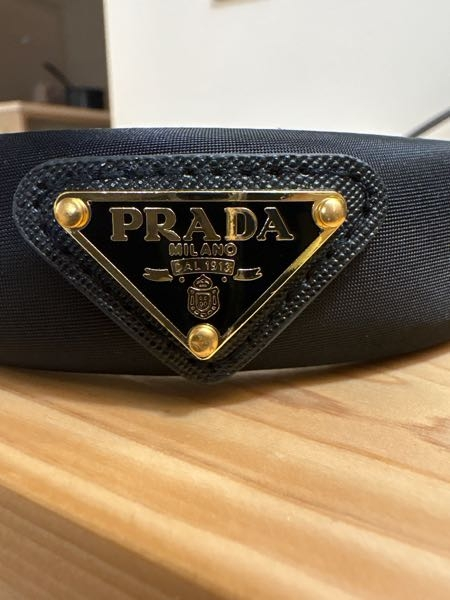 メルカリでPRADAのカチューシャを購入しました。これが本物か偽物