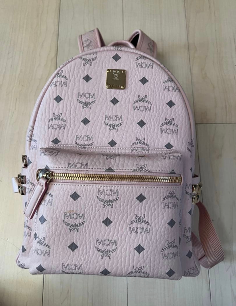 このMCMのリュックは本物だと思いますか？パチか心配なのでお願いし