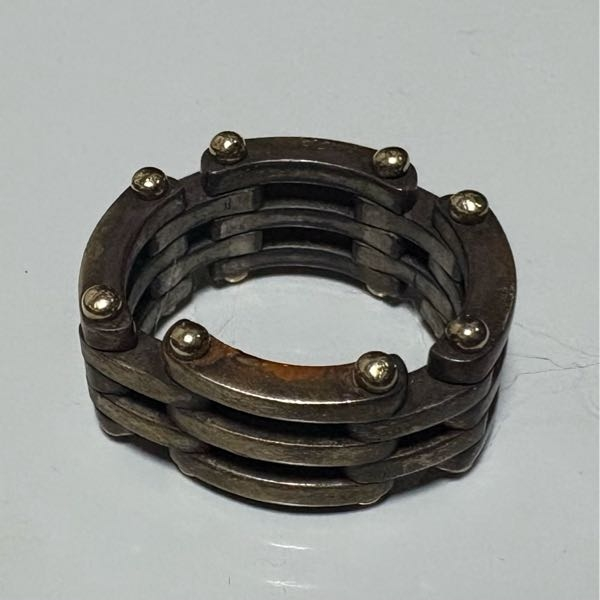 シルバーと金(K18)のコンビのリングでシルバーが酸化して変色した
